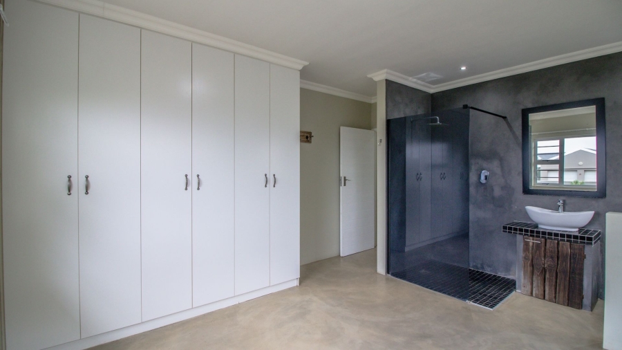 6 Bedroom Property for Sale in Kidds Beach Eastern Cape